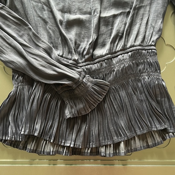 PHILOSOPHY Gray Satin V-neck Blouse, size Medium - Picture 8 of 16